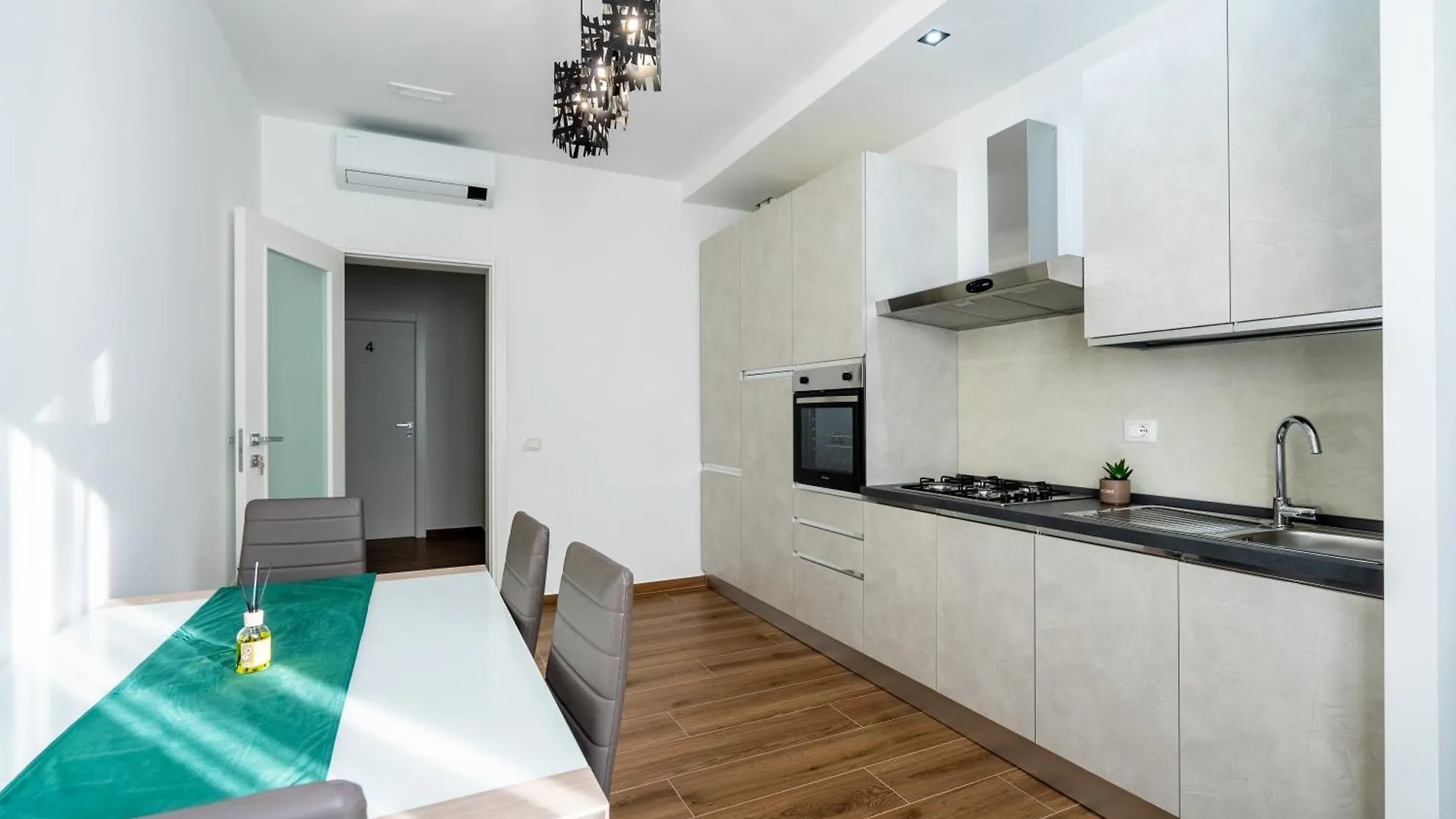 Home One Room Verona Fiera With Private Bathroom Italy
