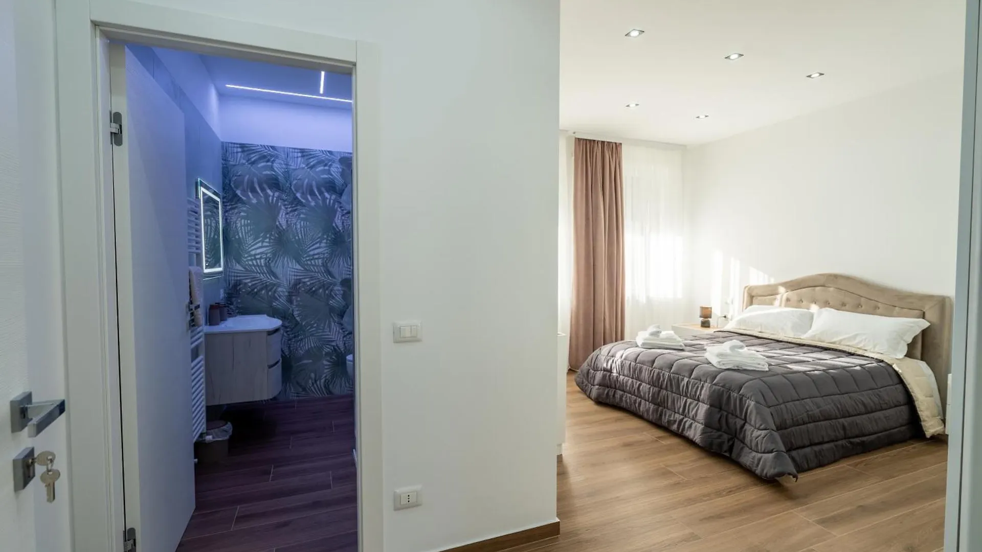Home One Room Verona Fiera With Private Bathroom 0*,  Italy